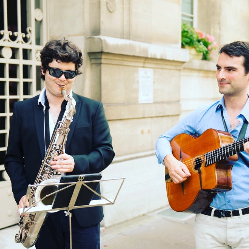 Musiciens : un guitariste et un saxophoniste 🎷